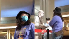 女子拒绝隔离大闹重庆机场，爆粗口还迁怒群众：闭嘴，别让我骂你