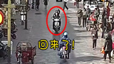 惊不惊喜？“热心市民”骑摩托载警察追捕逃犯，结果自己被抓进派出所！