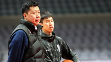 中国男篮教练年薪是多少？新疆队李秋平300万，王治郅垫底？