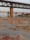 印度官员回应恒河打捞出上千具浮尸：与新冠无关，系河葬习俗