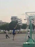 广西一学生篮球场晕倒后离世，家属：倒地11分钟校方未施救