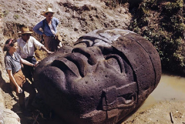 墨西哥发现10吨重巨大头像，是3000多年前的产物，可能是中国制造