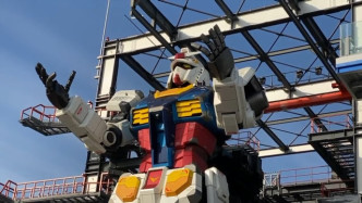 童年的回忆！日本18米高可动高达机器人亮相 张手抬腿压迫感十足