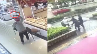 监拍：江苏19岁女子戴头盔持铁锤抢金店 逃跑时遭3名女店员合围